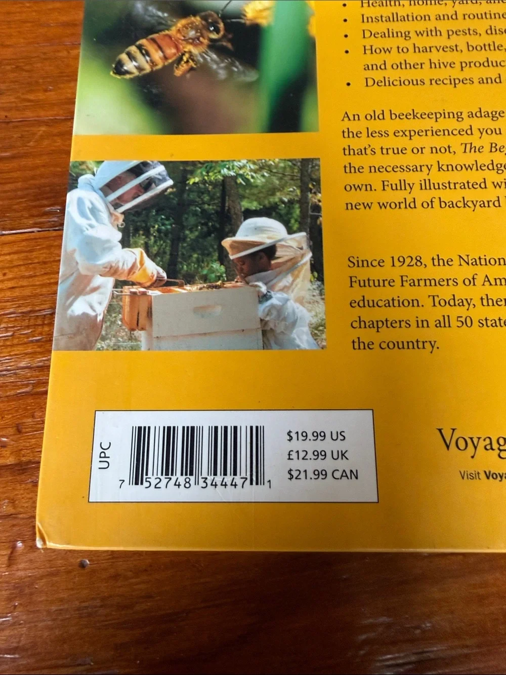 🐝 The Beginner's Guide to Beekeeping by Samantha and Daniel Johnson